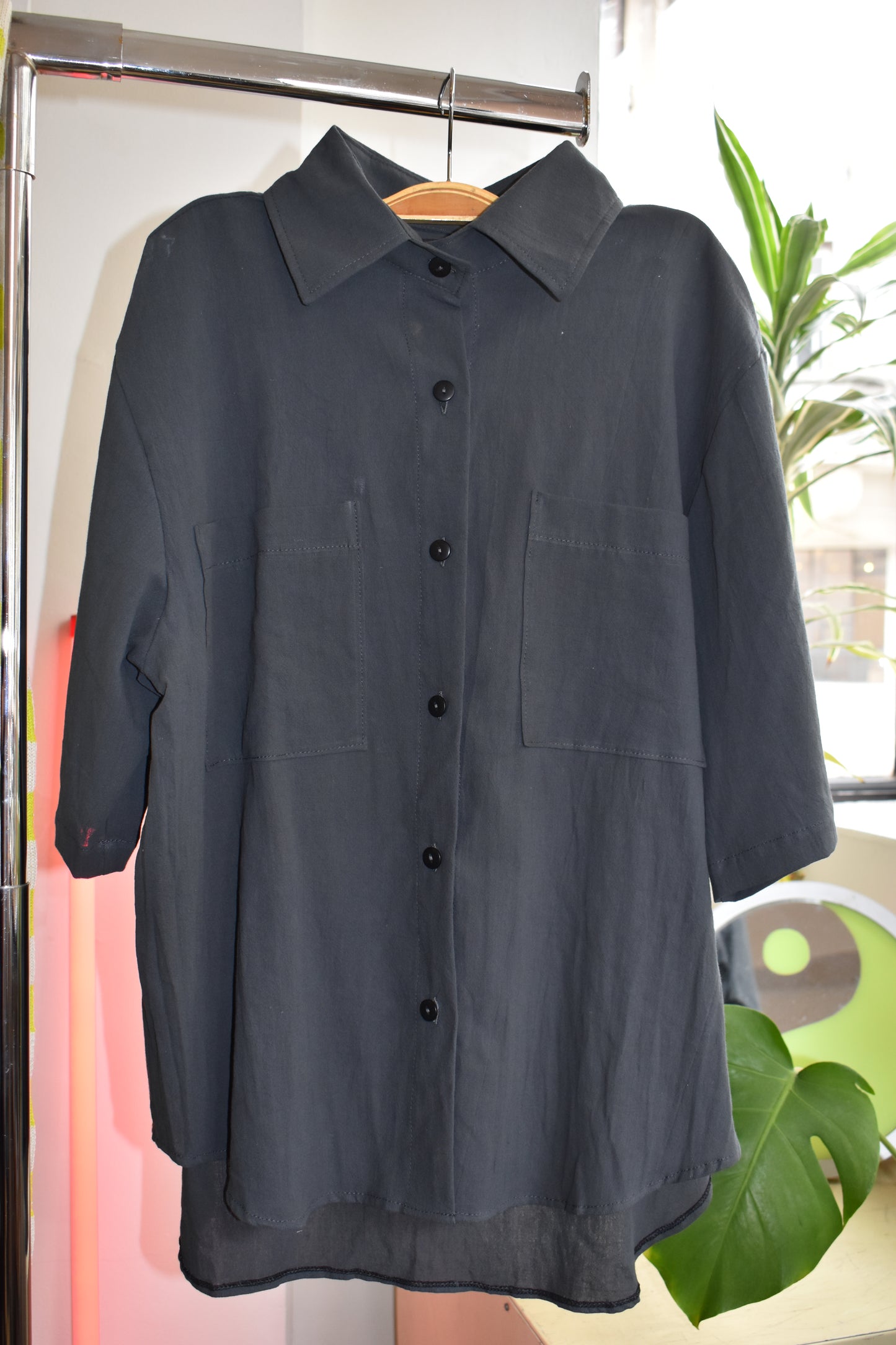 Camisa gris grafito