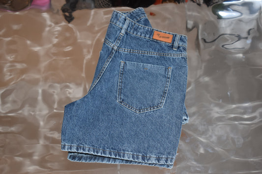 Short denim