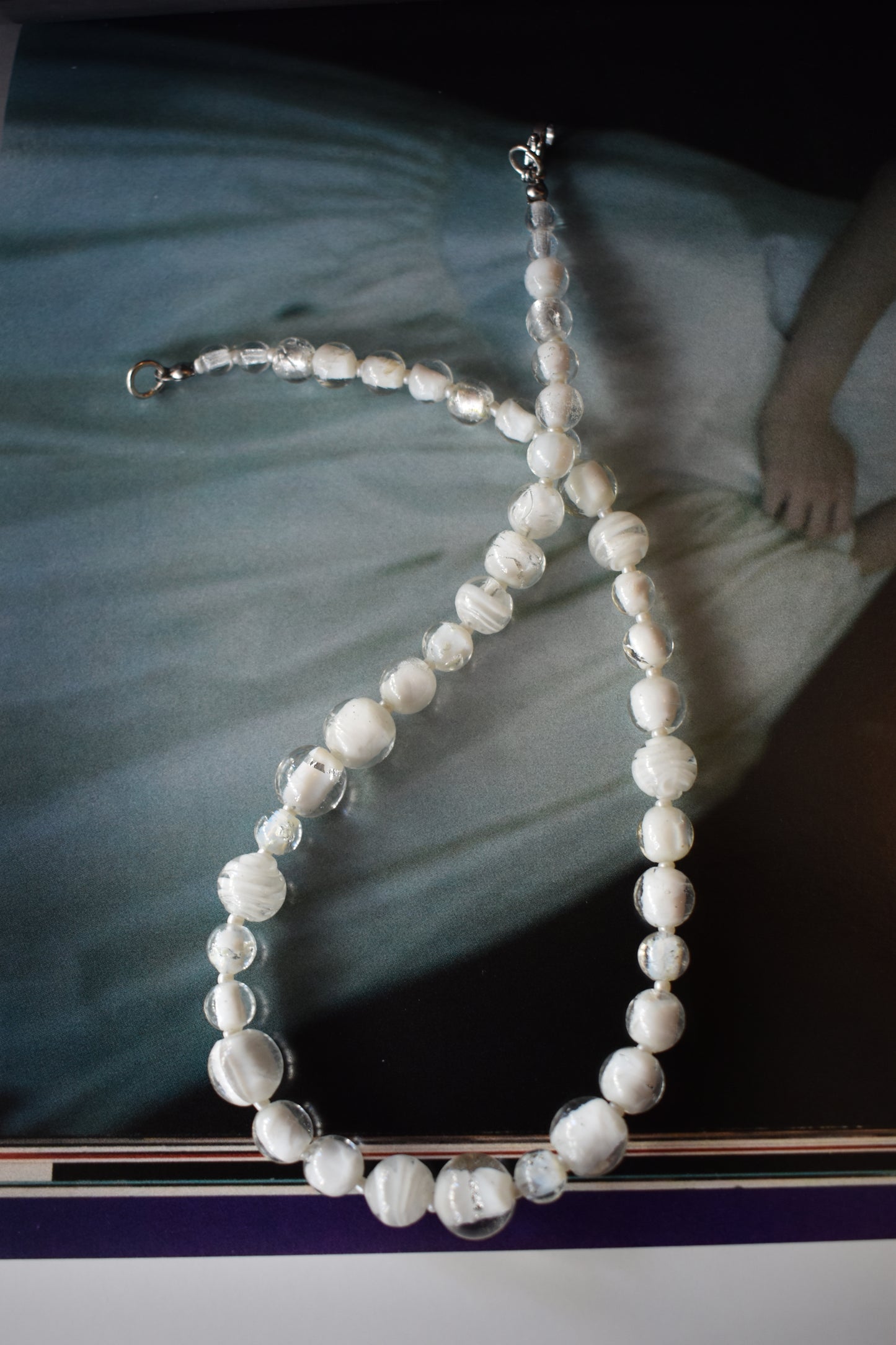 Collar white glass