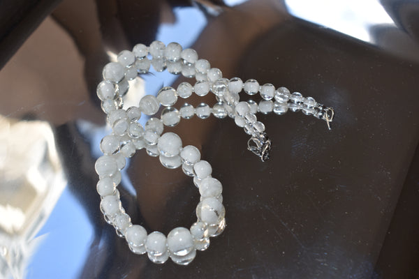Collar white glass